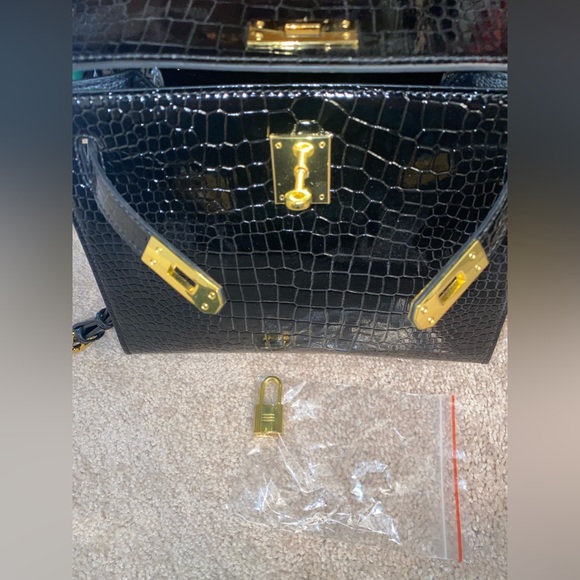 NWOT Akira Mock Croc Patent Leather Bag with Top Handle - Picture 5 of 6